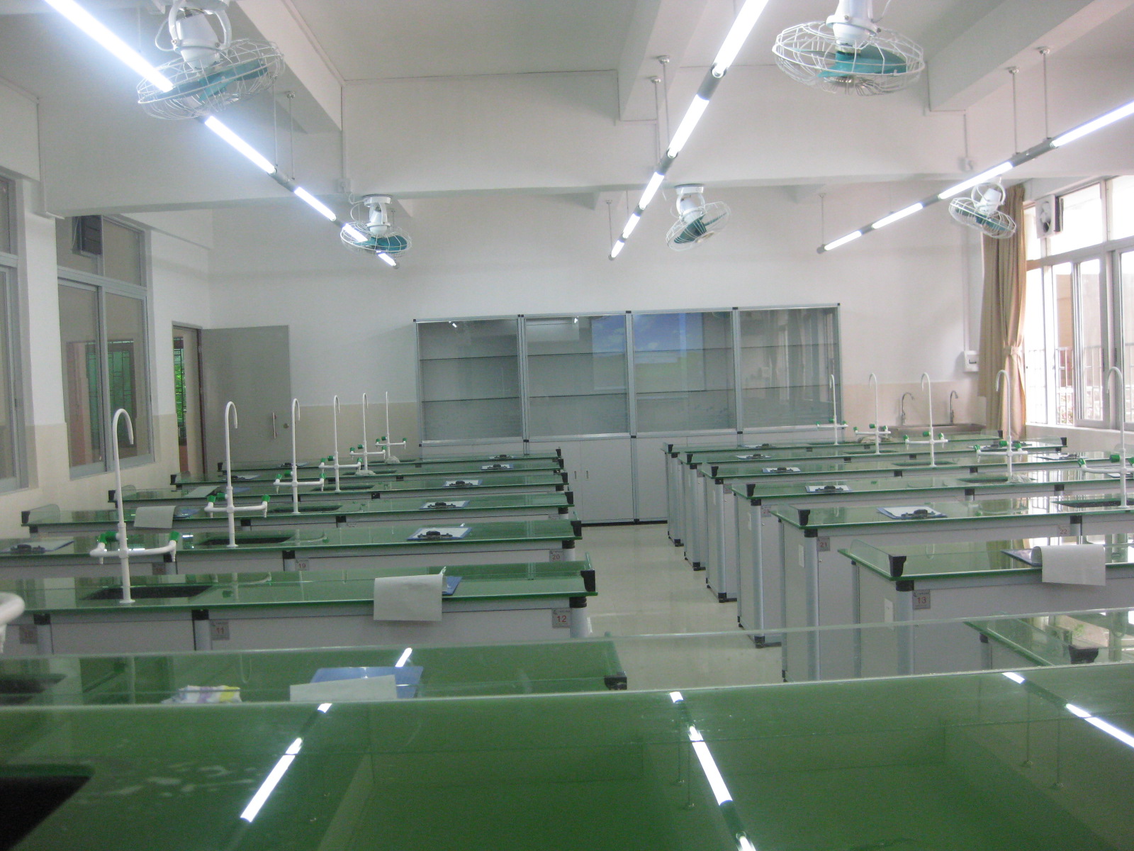 廣州十六中學(xué)-生物實驗室