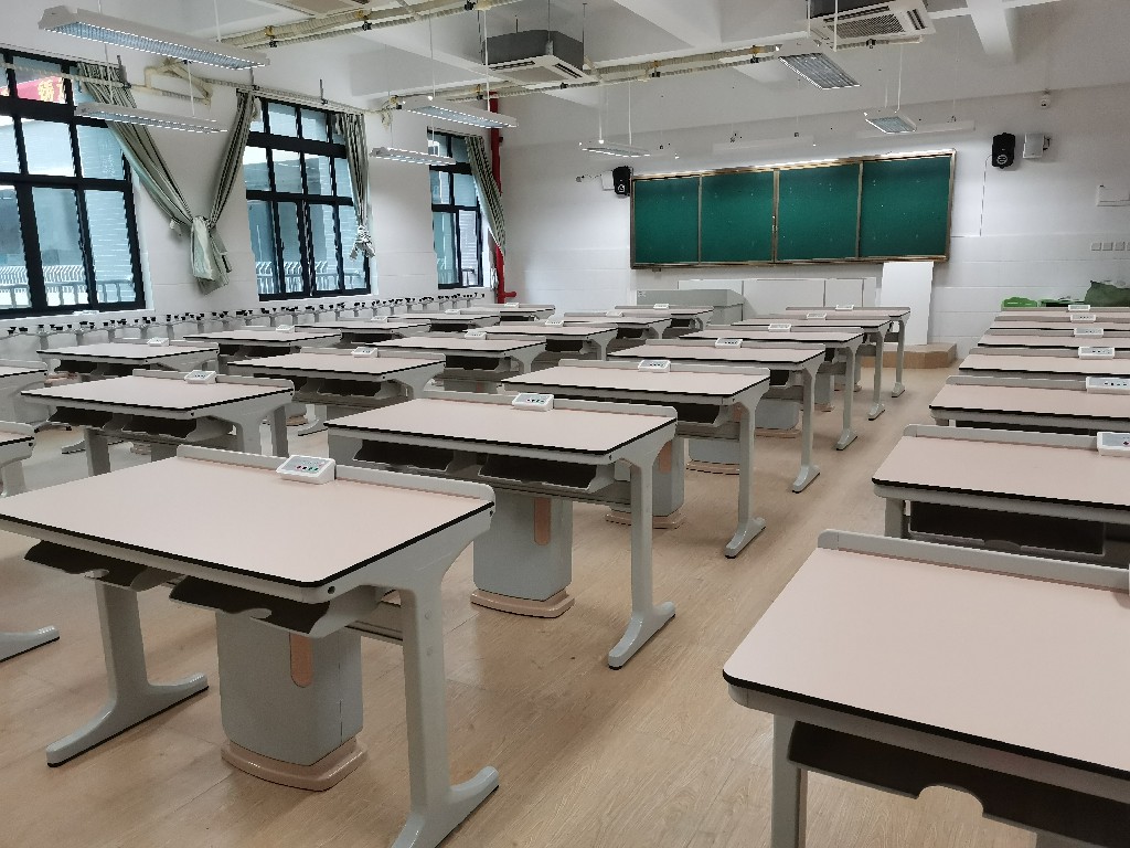 廣州市第一中學(xué)初中部-物理實驗室