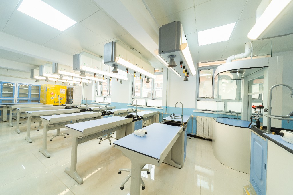 天津華英中學(xué)理化生實驗室3.0