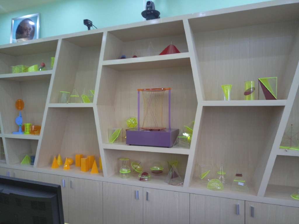 珠海北師附數學(xué)實驗室 2017.4